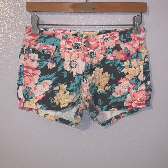 I&P vintage jewel buttons floral jean shorts - Picture 1 of 8